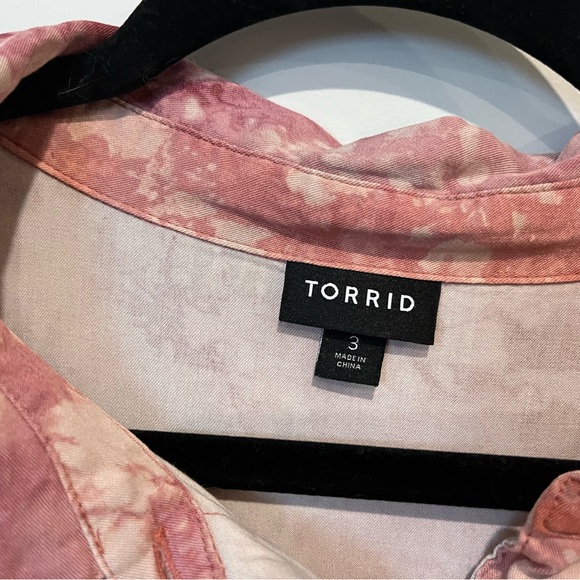 Coral Coloured Short Sleeve Torrid 3 Blouse - Picture 2 of 3